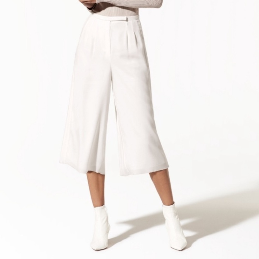 Aritzia Babaton Cullote Cream